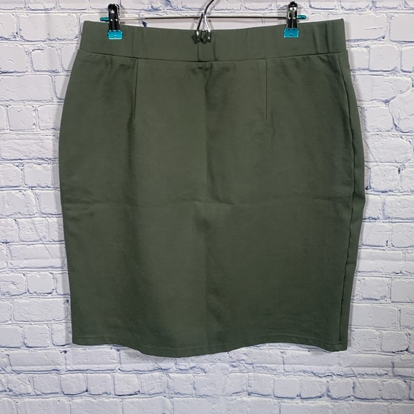 Anna Pencil Skirt in Dusty Green Size XXL NWOT - Picture 3 of 4